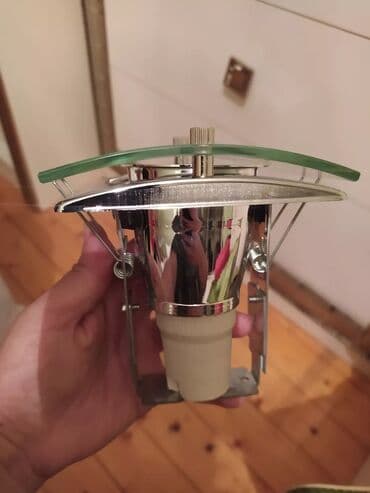 ucuz dam örtükləri: Metal korpuslu və şüşə panelli kvadrat formalı spot lampası. Tavana — 2