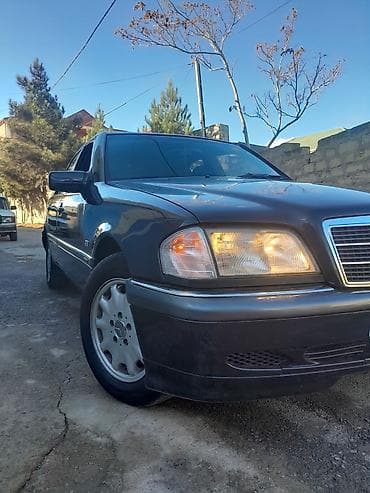 guzgu manitor: Mercedes-Benz C-Class: 2 l | Sedan — 1