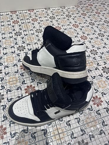 ağ ketlər: Qara-ağ rəngdə qadin üslublu idman ayaqqabısı - Brend: DNKY (dil — 1