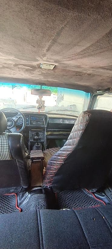 07 satsi: VAZ 2107 sedan - Kuzov: 4 qapılı sedan, al-qırmızı rəng, xrom ön və — 5