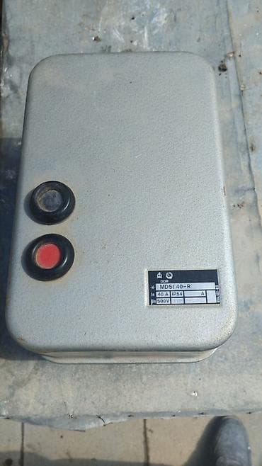 Maye divar kağızları: Sənaye tipli elektrik start-stop idarəetmə qutusu və metal paylayıcı — 1