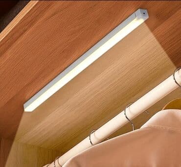 светильник напольный: Светодиодный светильник с датчиком движения под шкафом, беспроводная — 3