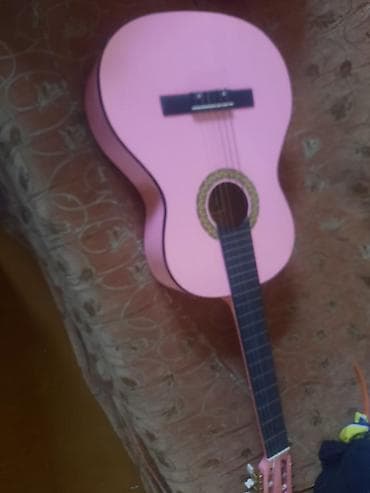 gitara yolona: Klassik akustik gitara – çəhrayı rəngdə - Korpus: tam ölçülü klassik — 1