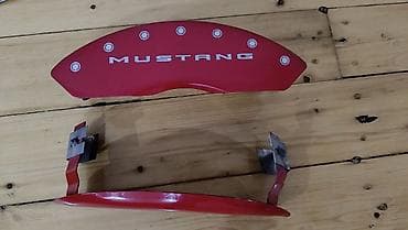 turbo az pasat: MUSTANG yazılı qırmızı ön əyləc kaliper qapaqları (cəft). - Rəng — 1