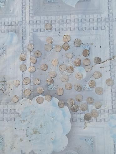 Kitablar və jurnallar: Məhsul: Köhnə gümüş sikkələr toplusu Təsvir: - Şəkillərdə çoxsaylı — 2