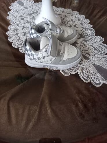 Usaq krasofkasi hediyye alinib usaga balaca oldugu ucun geyinilmeyib