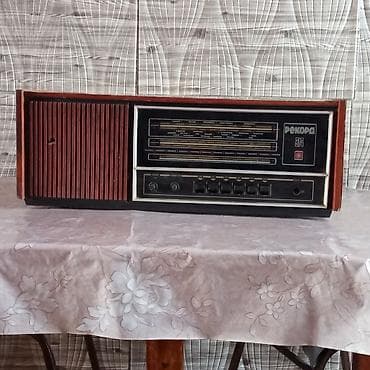 maşın kolleksiyası: RETRO “Rekord” stolüstü radio-grammofon - Korpus: taxta kabinet, ön — 1