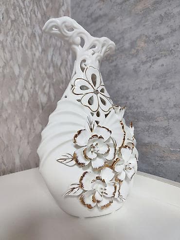 biskvit qabi: Bir vaza, Farfor — 3