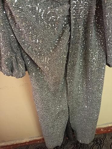 Женская одежда: 42 razmer 44 dede geder Gümüşü rəngli, payetlərlə tam örtülü uzun — 3
