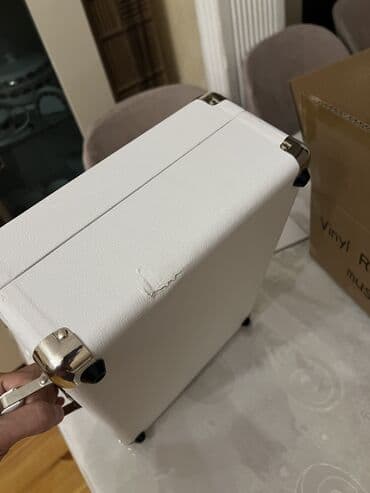 Avtomobil modelləri: Retro patefon val oxudan. Yenidir. Kiçik əziyi var. Ona görə bu — 6