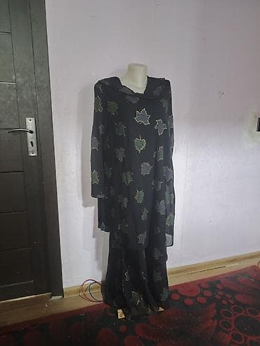 charles keith az: Qadın uzun paltar – şifon tipli, qara əsas rəngdə, yarpaqlı naxışlarla — 2