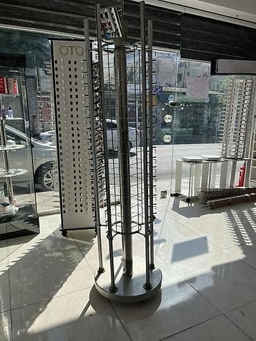 Stend vitrinləri: Eynək üçün döner vitrin stendi - Material: metal konstruksiya — 3