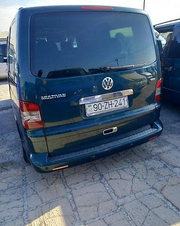 volkswagen beetle: Volkswagen Multivan: 2.2 l | 2004 il Van/Minivan — 2