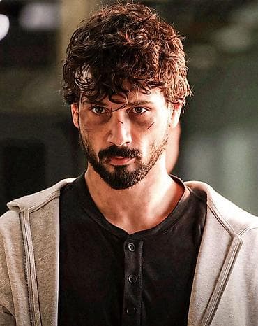 Svitşotlar: Kişi üçün düyməli henley köynəyi və açıq rəngli kapüşonlu sviter — 1