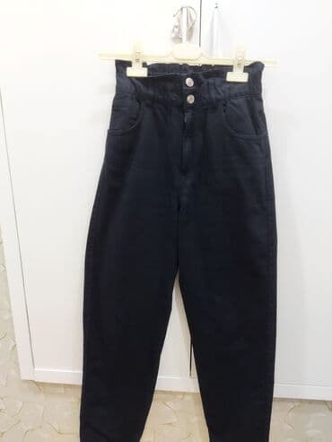 cins qadın jiletkaları: Qadınlar üçün müxtəlif model və rəngdə cins şalvarlar dəsti. hamısı — 6