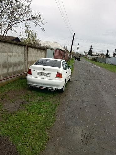 Volkswagen Polo sedan, ağ rəng. - Kuzov: 4 qapılı sedan, aerodinamik