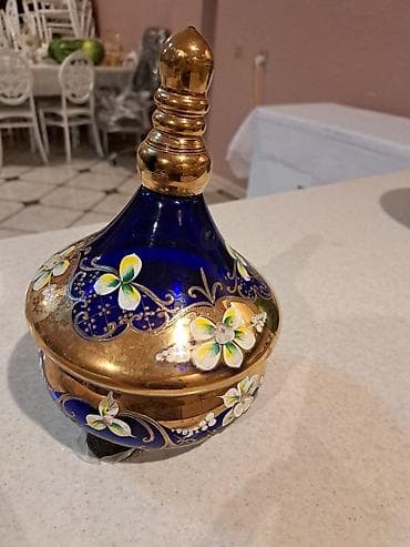 parliament aqua blue: Bohema sirniyyat qabinin qapaĝi, qabin ozunun ayaglarinda defekti var — 2