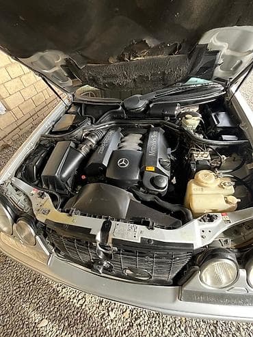 opel vectra b: Mercedes-Benz E 240: 2.4 l | 1997 il Sedan — 7