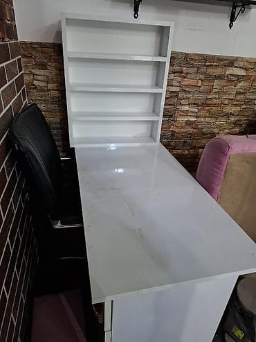 istolar: Düz masa, Stulsuz, Polkalı, Siyirməli, Parlaq laminat — 2