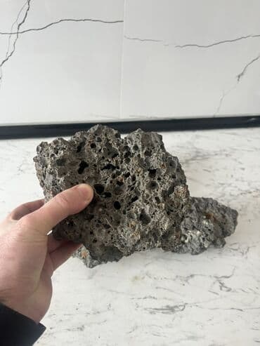 Материалы для кровли крыш: Məhsul: Vulkanik lava daşları (gözenekli dekorativ daşlar) Akvarumda — 2