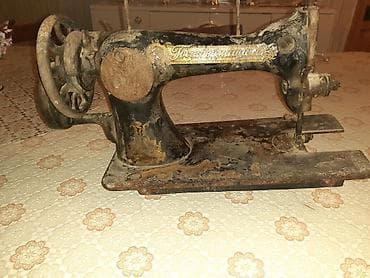 qedim: Antik tikiş maşını – mexaniki, çarxlı model - Korpus: Döküm metal — 1