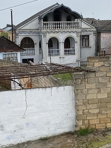 qebele ev alqi satqisi: Xacmazda m.ə.sabir 74 unvaninda kursulu ve mansarli tecili ev satilir — 2