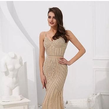 Cinslər: Сверкающее вечернее платье, расшитое множеством кристаллов, размер — 2