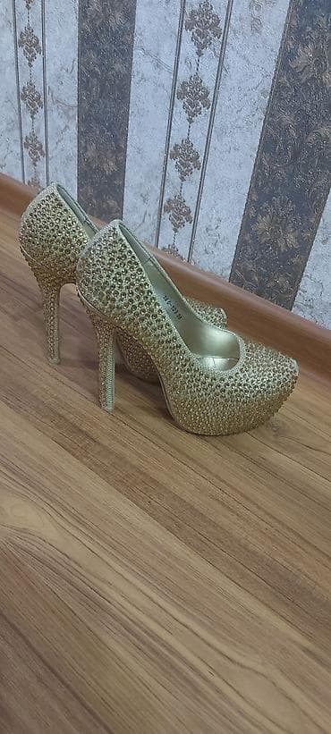 Женская обувь: Əla vəziyyətdədir 1defe geyinilib 38 razmerdi — 2