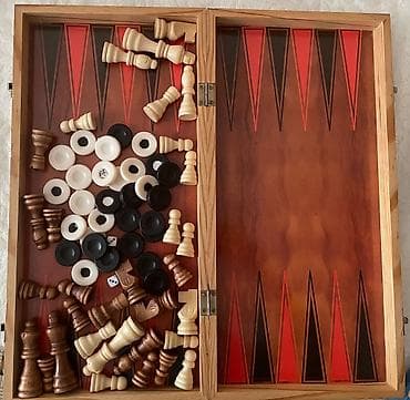 Şahmat + nərd + şaşki 
3 birində taxta şahmat
Ölçü 40x40 — 1
