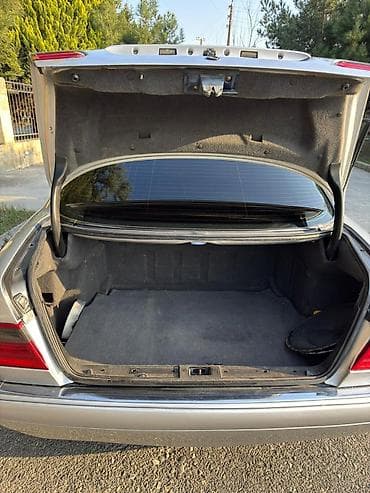 lada vaz 2107: Mercedes-Benz E 230: 2.8 l | 1997 il Sedan — 6