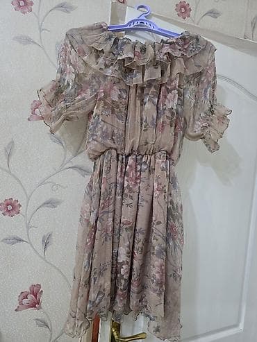 Şifon yay paltarı - Model: qısa, A-kəsimli, yüngül və dalğalı siluet