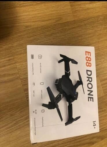 E88 Drone – qatlanan korpuslu, 14+ üçün Xüsusiyyətlər: - Uzunömürlü