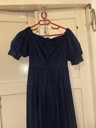 toy dekoru: Qaranlıq lacivərti rəngdə, parıltılı fakturalı ziyafət/libas. -Ölçü — 2