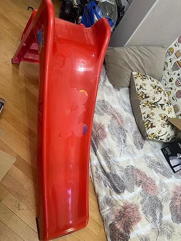 Uşaq üçün qırmızı plastik slayd - Material: möhkəm, hamar səthli