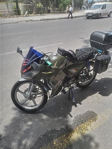isma bikes: İdman tərzində şəhər motosikleti - Aqressiv ön kapot və qara-yaşıl — 1