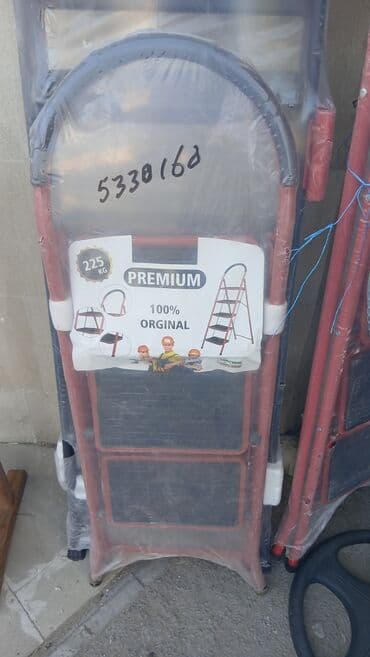 pilləkanlar: Bu, müxtəlif məqsədlər üçün uyğun olan qatlanan pilləli nərdivandır — 11