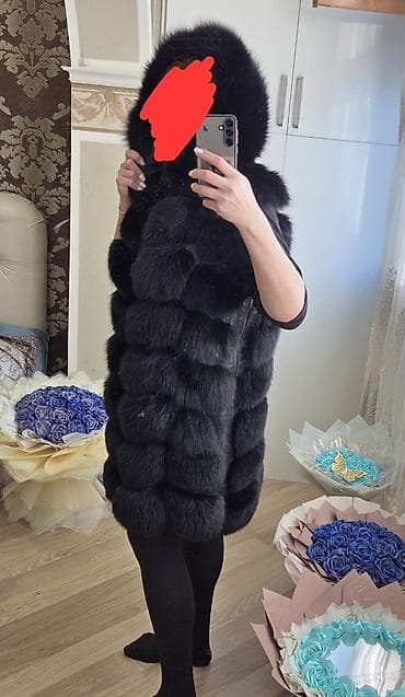 online geyim: Qara rəngli kürk jilet — kapüşonlu, fermuarlı model - Material: sıx — 2