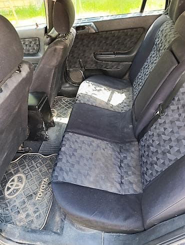 ford focus rs: Opel Astra Caravan (universał) – tünd mavi rəng, 5 qapı, geniş baqajlı — 3