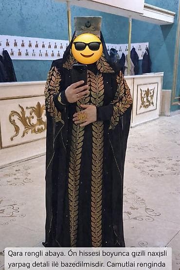 Qara rəngli abaya. Ön hissə boyunca qızılı rəngdə naxışlı yarpaq lalafo.az -da Qara rəngli abaya. Ön hissə boyunca qızılı rəngdə naxışlı yarpaq