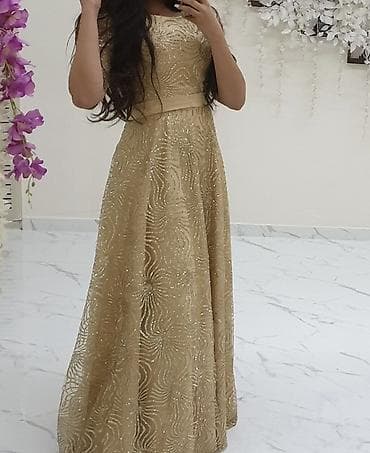 tulum sekilleri: Qızılı rəngdə, döşəməyədək uzanan zərif ziyafət/gecə geyimi. - Parça — 1