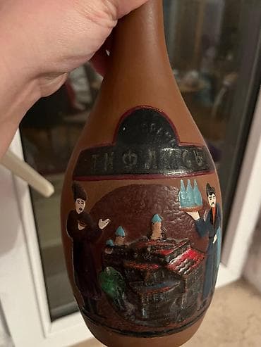 rus qızılı qiyməti: Satılır – Premium dekorativ saxsı şərab qabı (Tbilisi suveniri) — 2