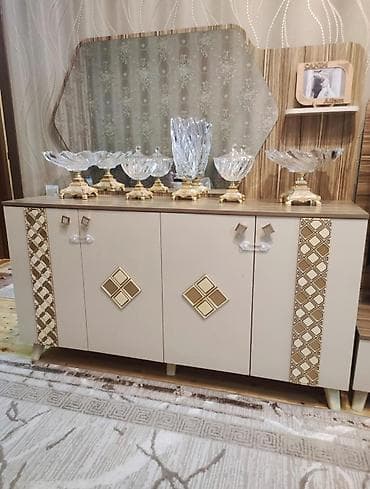 Kamod servant tv stend təzə kimidir uzerinde bir cızıg bele yoxdur