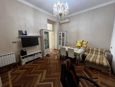 9 mkr kohne binalar: Mərkəzdə yerləşən küçə səviyyəli obyekt/menzil. Tarixi binanın birinci — 6