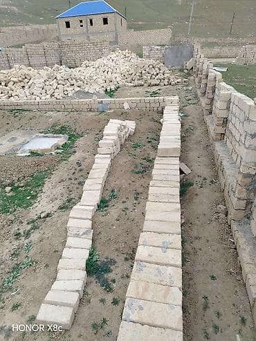 ev saati modelleri: Qumdaşı tikinti daşı – iri həcmdə - Material: yerli təbii qumdaşı — 2