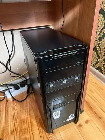 noutbuk satiram: Masaüstü kompüter seti klaviatura mouse sistem bloku monitor ekrandakı — 4