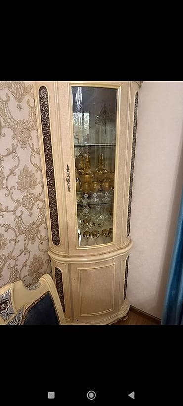 Reklam lövhələri: Şüşəli dolab vitrini — 1