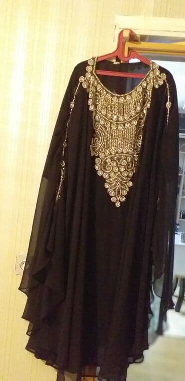 qara hicab: Ziyatət,toy paltarı,bir dəfı geynilib,2000man alınıb.300man — 1