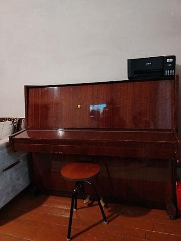 nerd sekilleri: Akkustik vertikal piano –Kuban klassik qəhvəyi cilalı korpus, 88 — 1