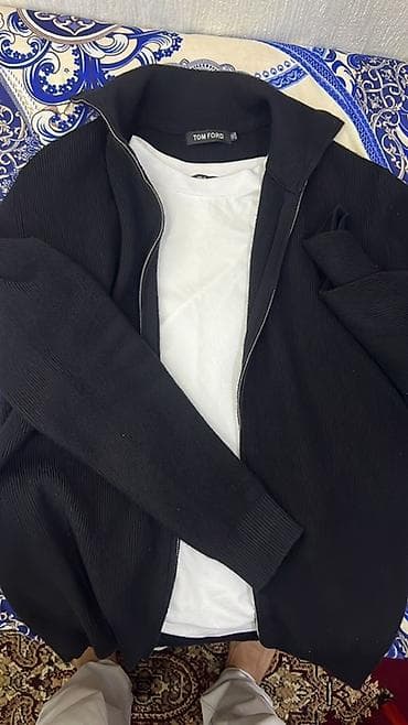 topdan geyim: Tom Ford jaketi Az geynilib, təzə kimi qalıb, metarialı əladır. Razmer — 1