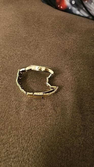 iphone saatlari: Qızılı rəngdə metal qol saatı - Klassik dizayn: dairəvi korpus, hamar — 1